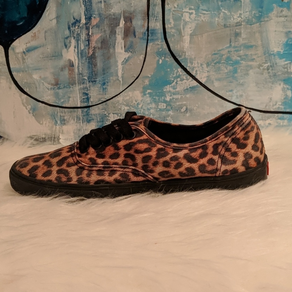 Woman's Vans Size 6.5./ Men's 5 - Picture 3 of 8